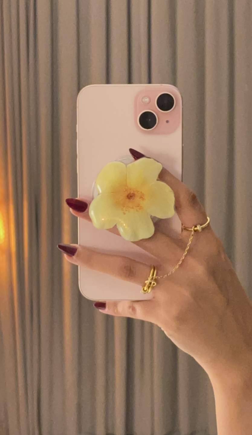 Butter yellow flower phone grip