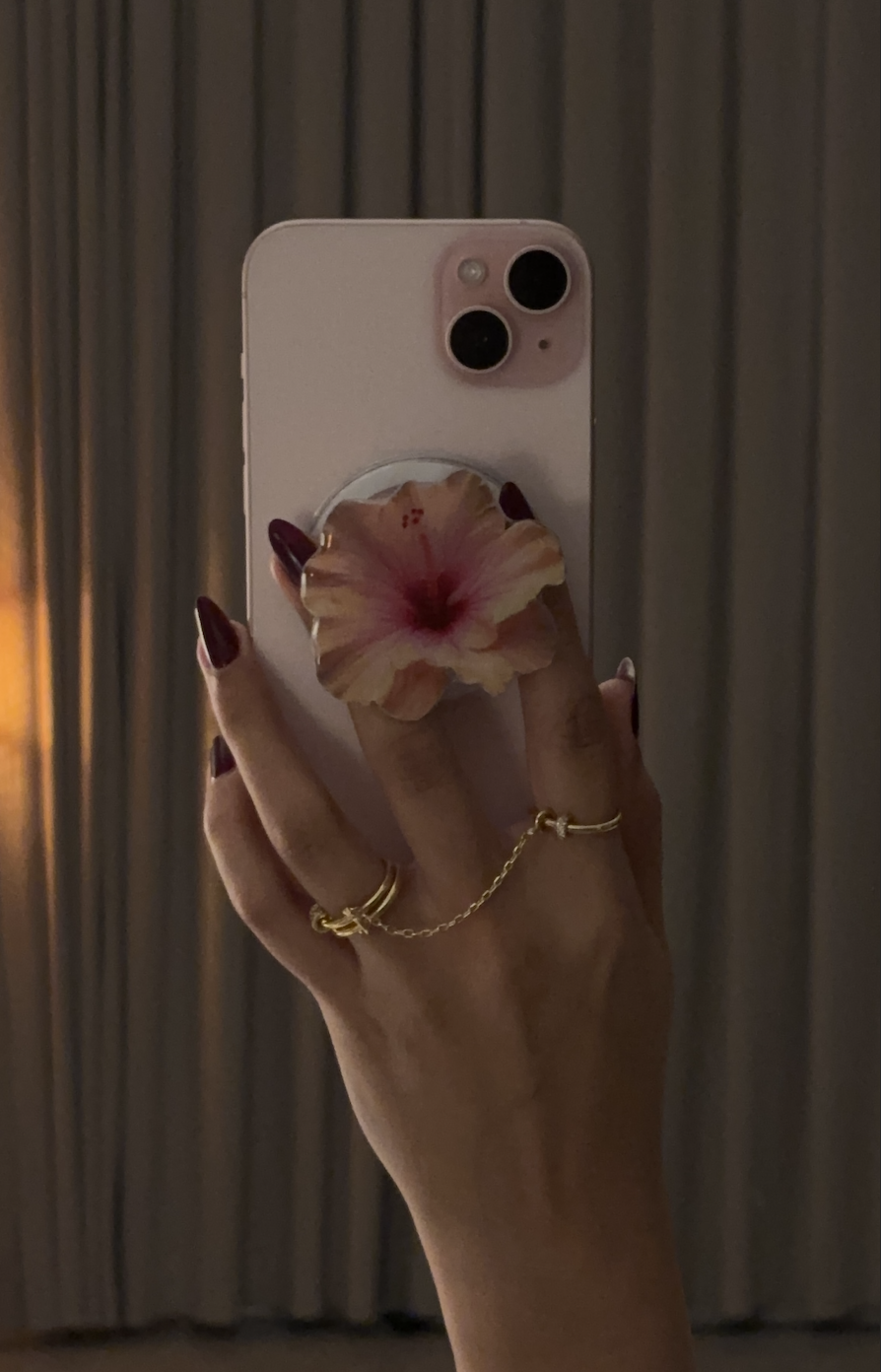 Peach hibiscus phone grip