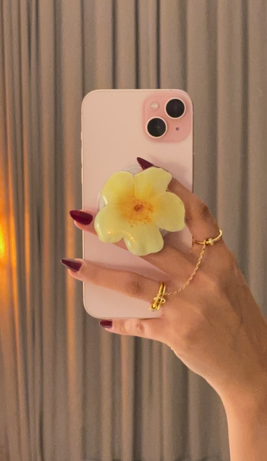 Butter yellow flower phone grip